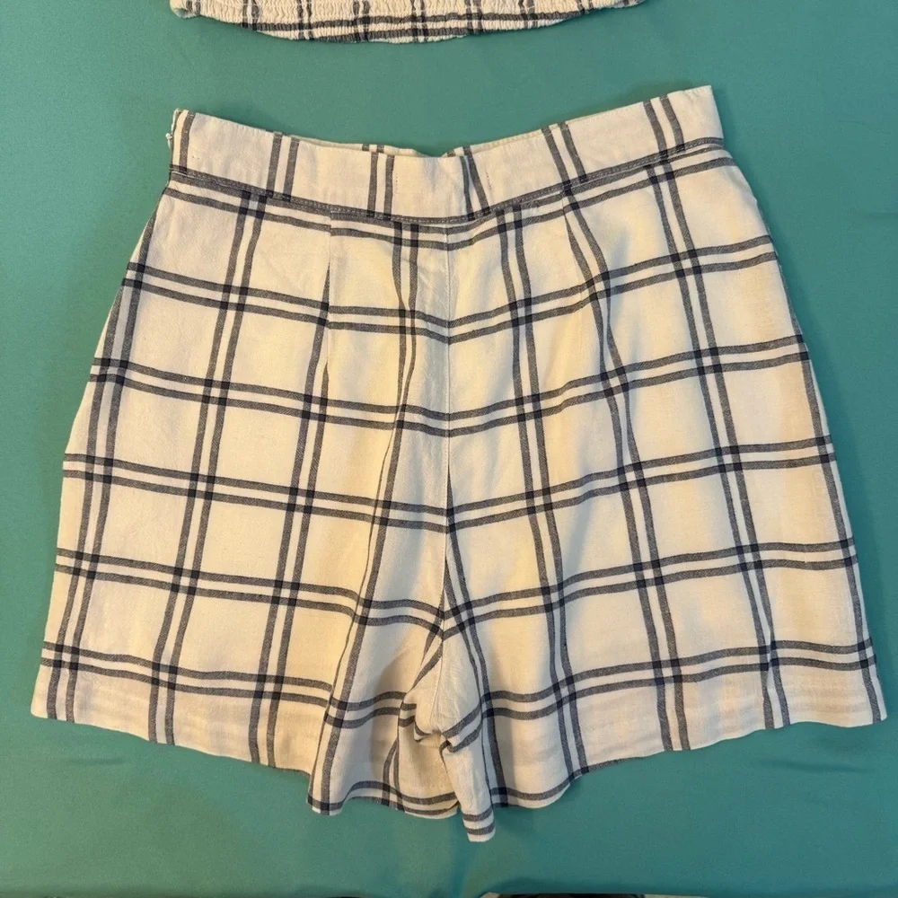 Abercrombie & Fitch chic white